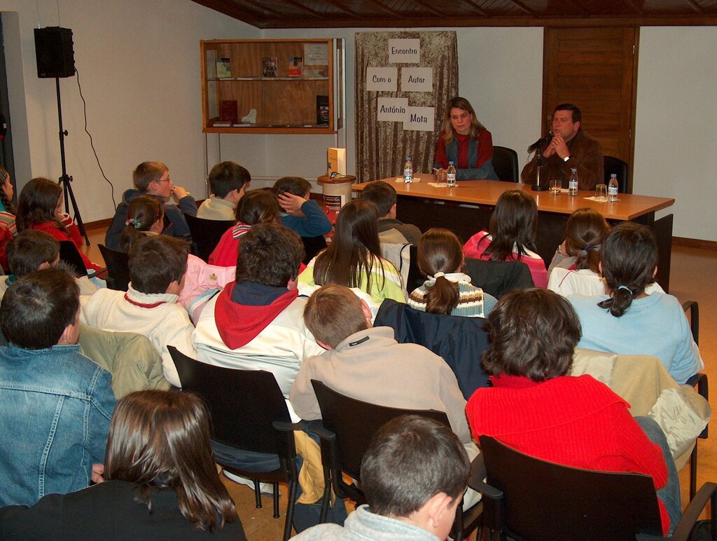 Escritor António Mota na Biblioteca de Montalegre com Auditório completamente cheio