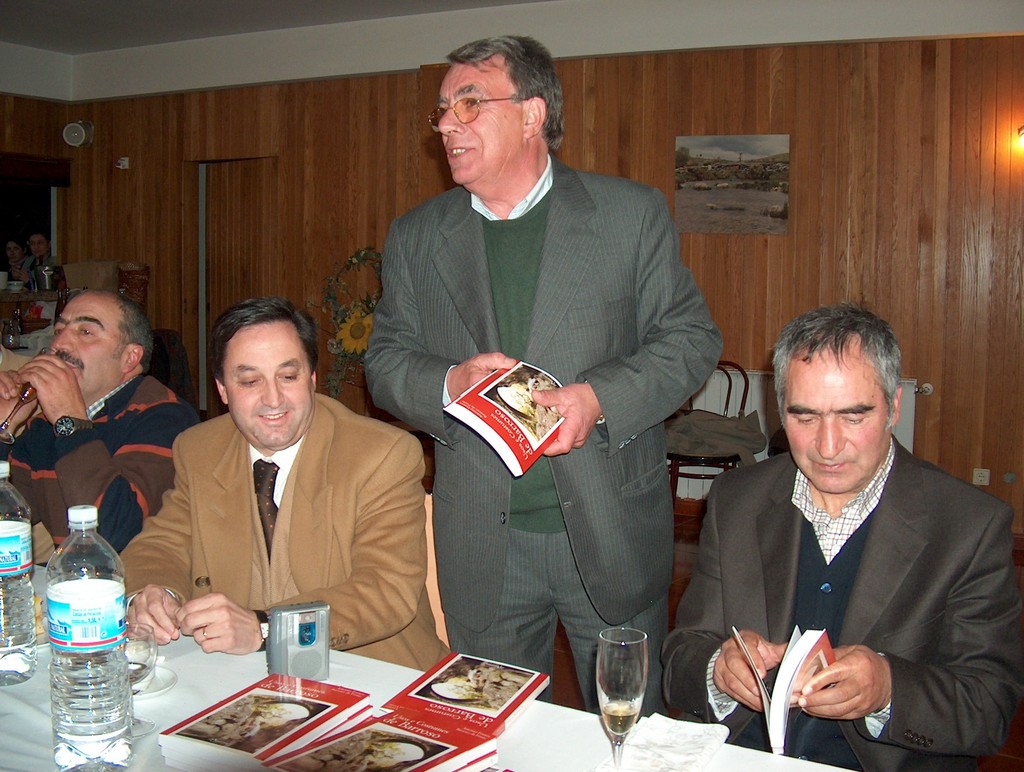 65 anos do Padre Fontes festejados com lançamento do livro (2.ª edição) "Usos e Costumes de Barroso"