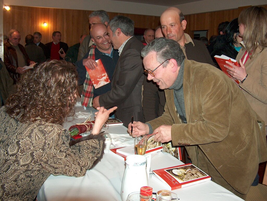 65 anos do Padre Fontes festejados com lançamento do livro (2.ª edição) "Usos e Costumes de Barroso"