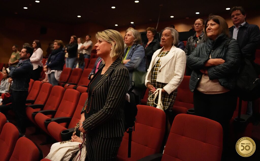 teatro__contar_e_cantar_abril___3_