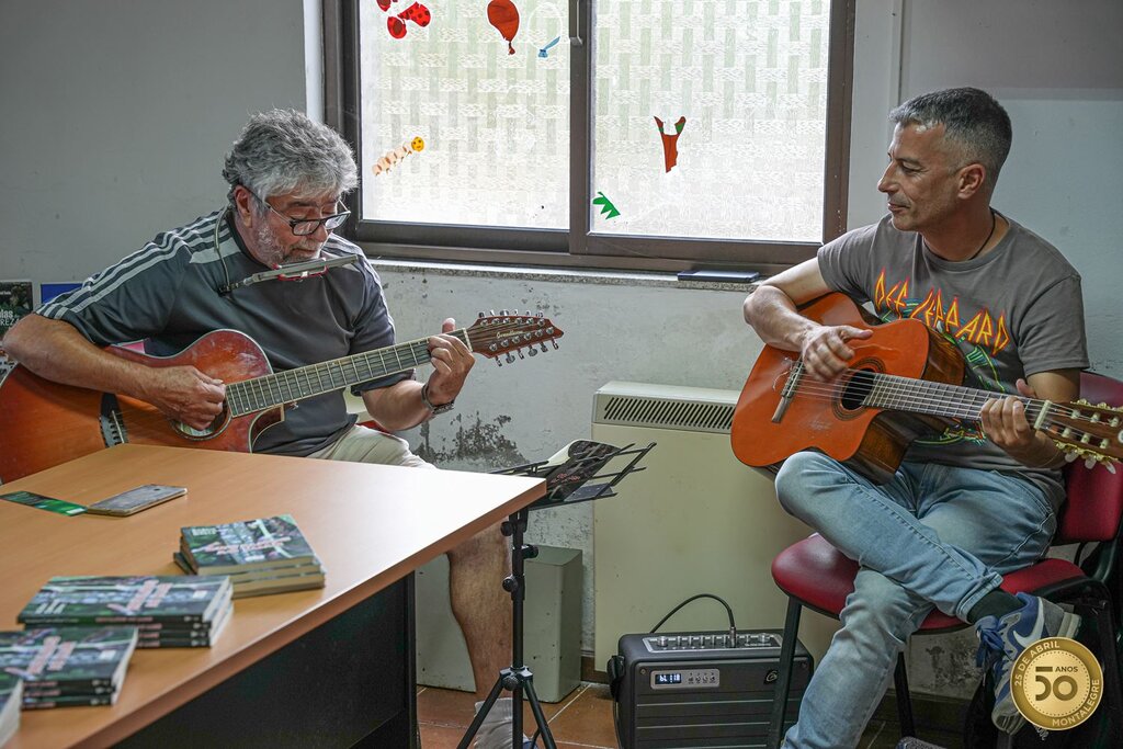 Livro (Orvalhos ao Luar) Acácio Costa (13)