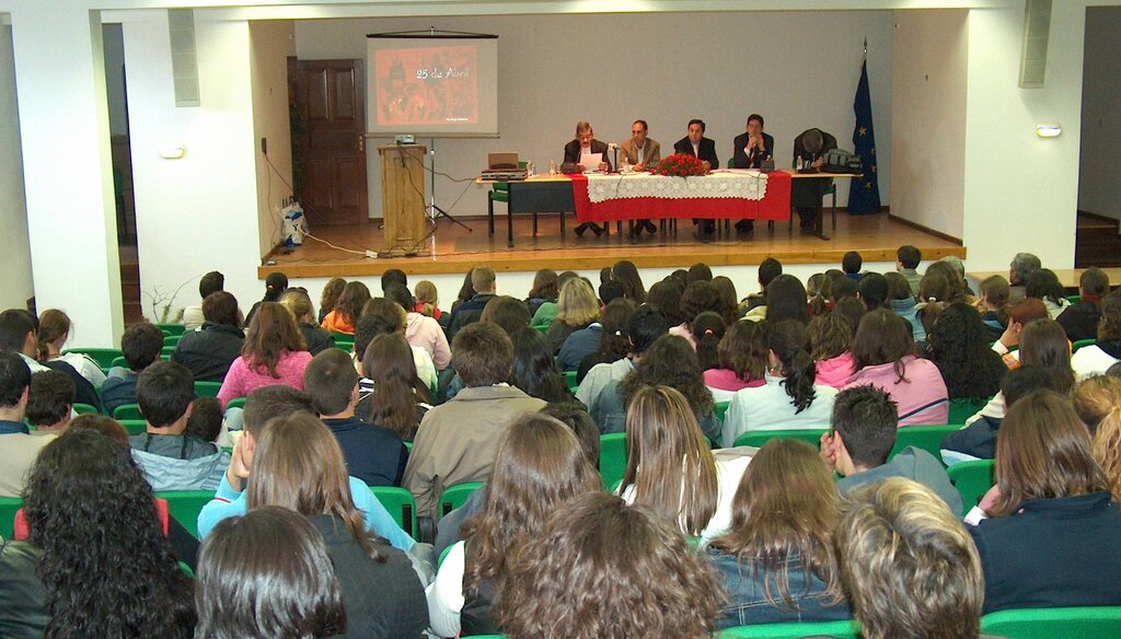 Conferência alusiva ao 25 Abril enche Auditório da Cooperativa Agrícola