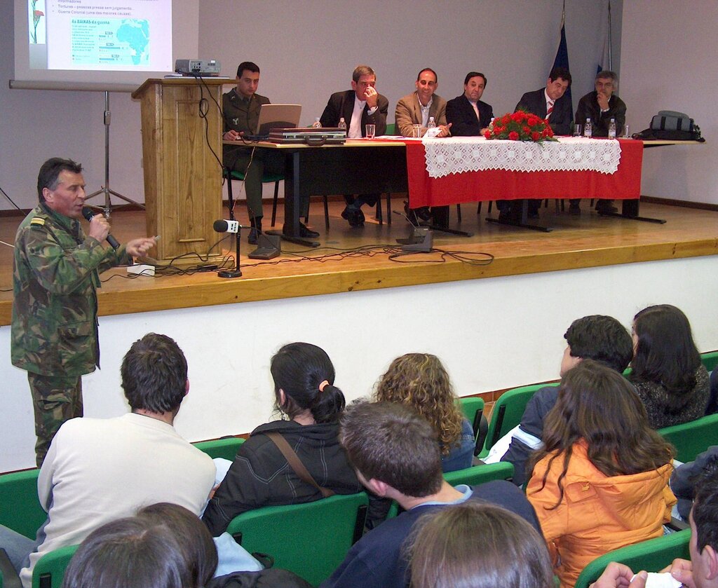 Conferência alusiva ao 25 Abril enche Auditório da Cooperativa Agrícola