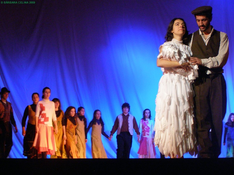 Espectáculo &quot;Cantar o Menino D&quot;Oiro&quot; encanta Montalegre