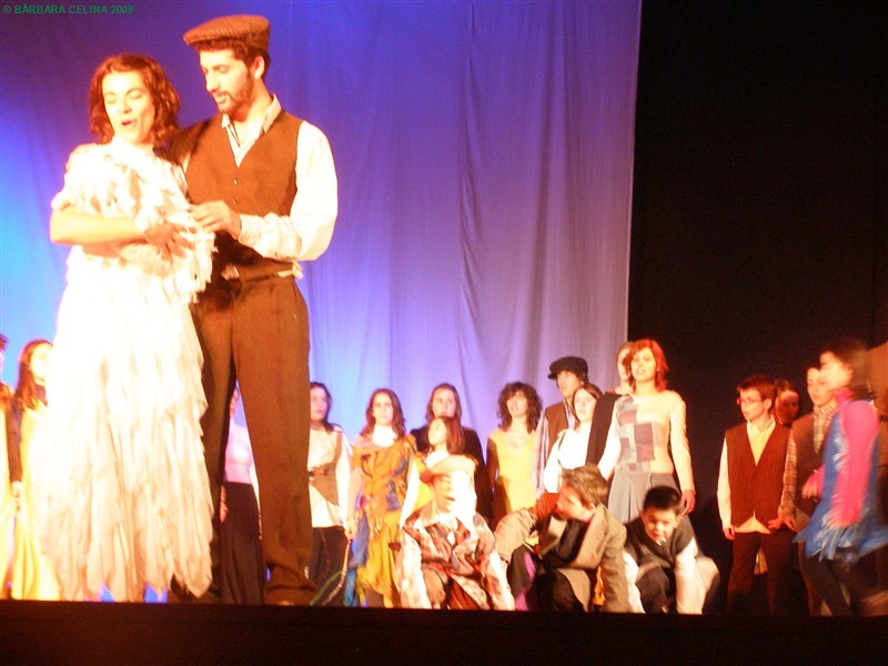 Espectáculo &quot;Cantar o Menino D&quot;Oiro&quot; encanta Montalegre