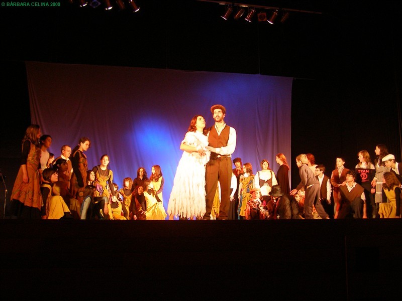 Espectáculo &quot;Cantar o Menino D&quot;Oiro&quot; encanta Montalegre