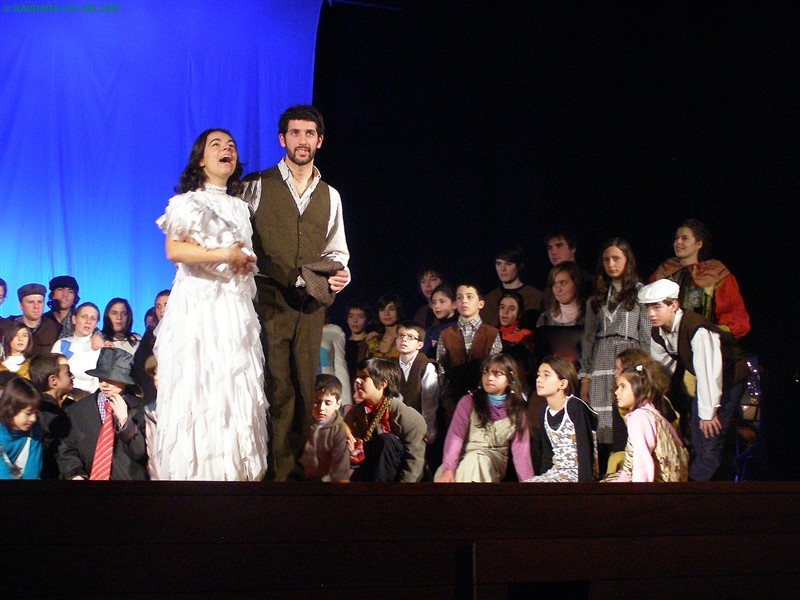 Espectáculo &quot;Cantar o Menino D&quot;Oiro&quot; encanta Montalegre