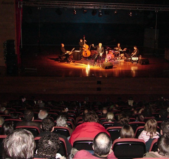 Tordo encantou no Auditório Municipal