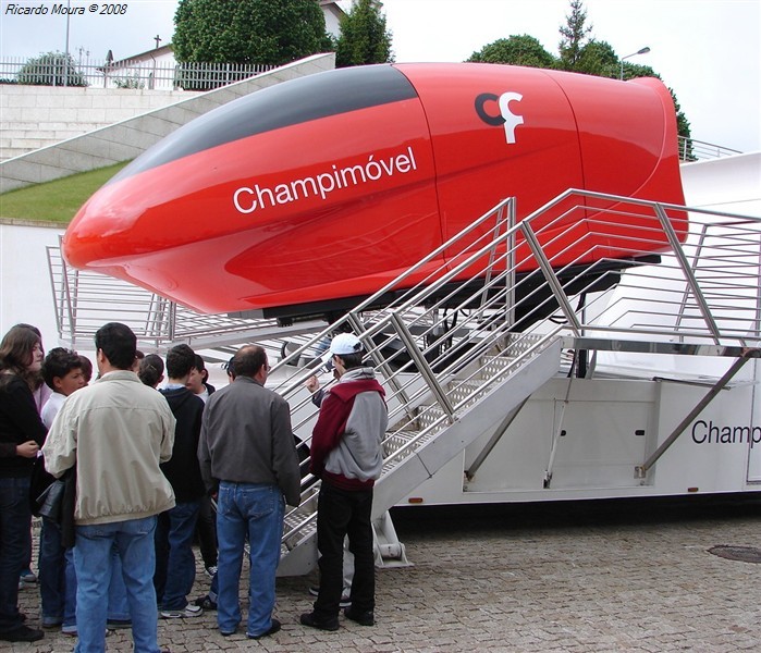 Alunos visitam "Champimóvel"