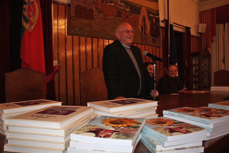 Padre Manuel Alves lança livros