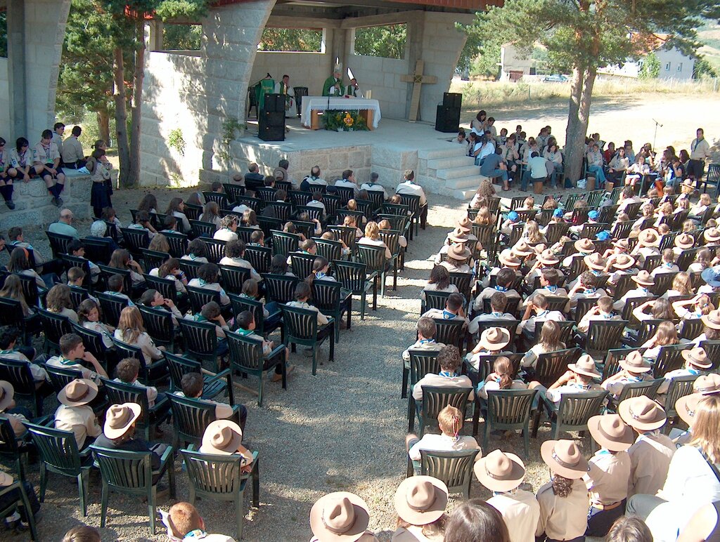 Bispo de Vila Real celebra missa no Acampamento Regional de Escuteiros feito no recinto do S. Pie...